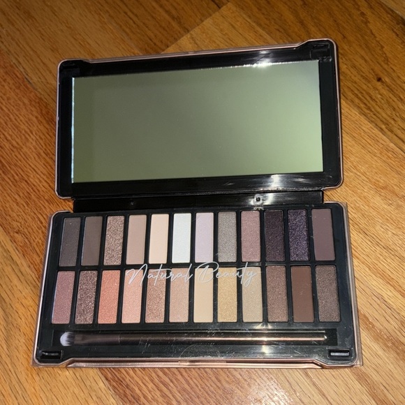 NWT Natural Beauty Eyeshadow Palette - Purple and Brown Shades - Picture 2 of 3